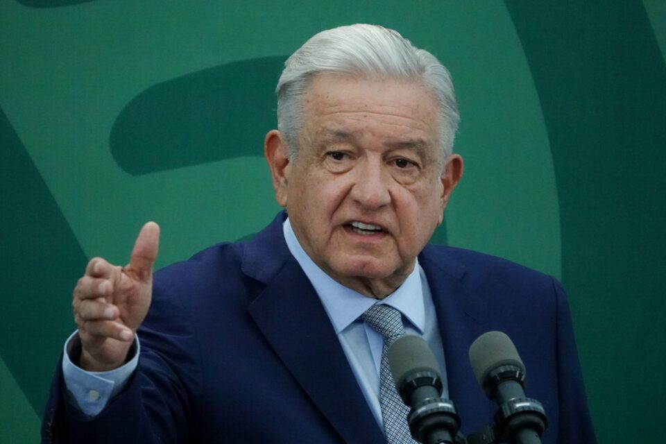 AMLO llama "mafia" y "partidarios de la oligarquía" a la Corte por frenar "plan B"