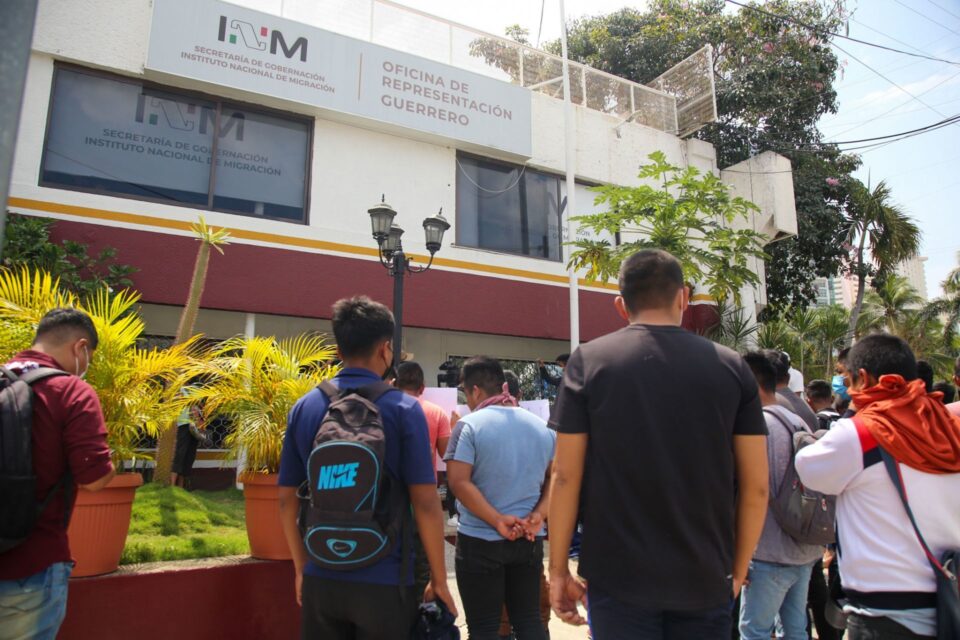 Quejas contra INM por presuntas violaciones a derechos humanos se disparan 200% en el sexenio