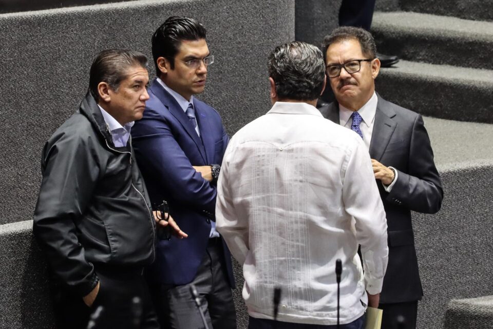 Morena alarga elección de consejeros del INE y busca sorteo directo