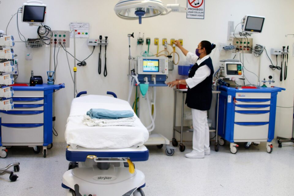 Alistan amparo por eliminación de NOM en salud; organización advierte impacto a la atención