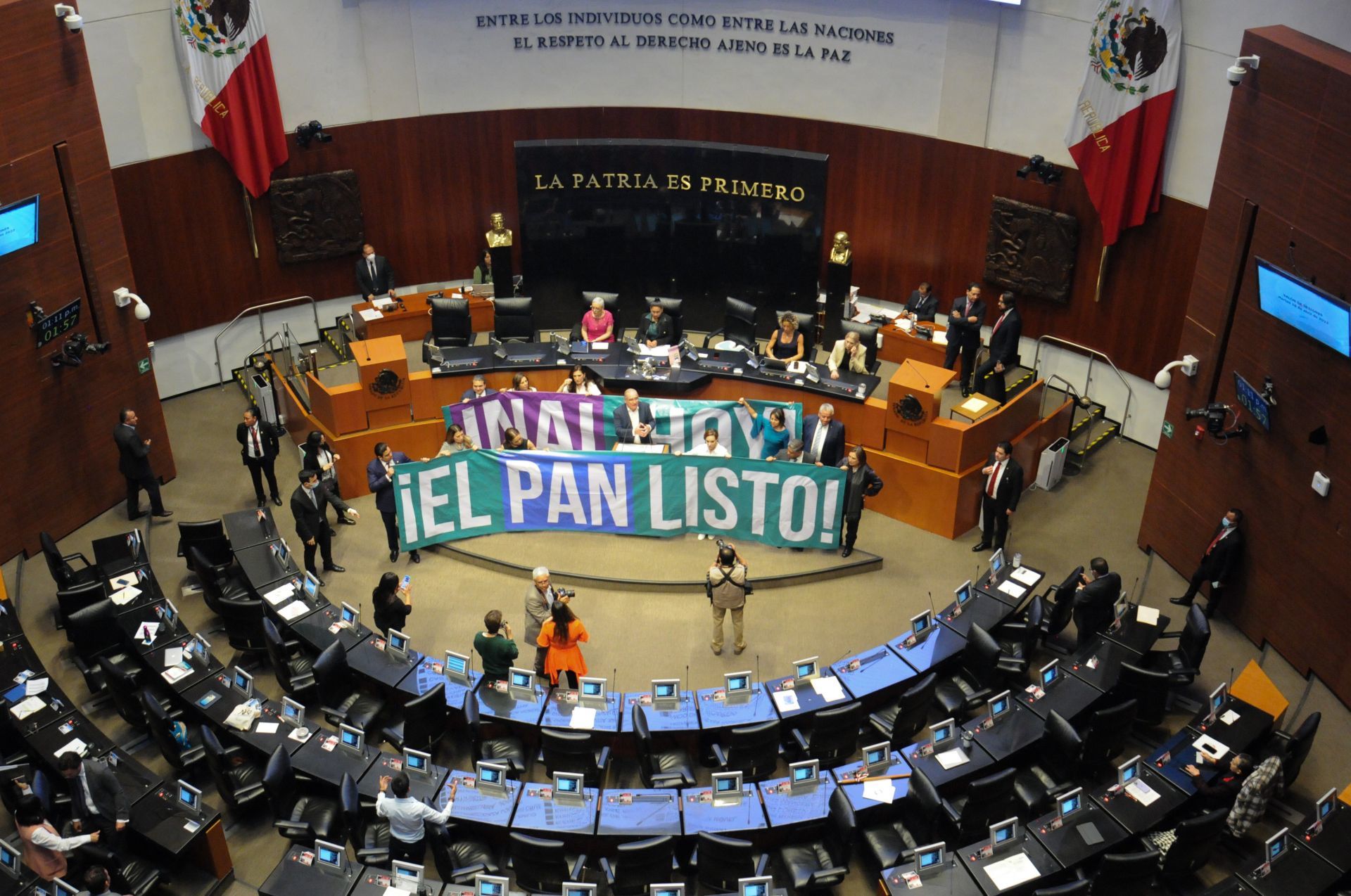 El PAN en el Senado toma la tribuna para exigir los nombramientos de comisionados del INAI