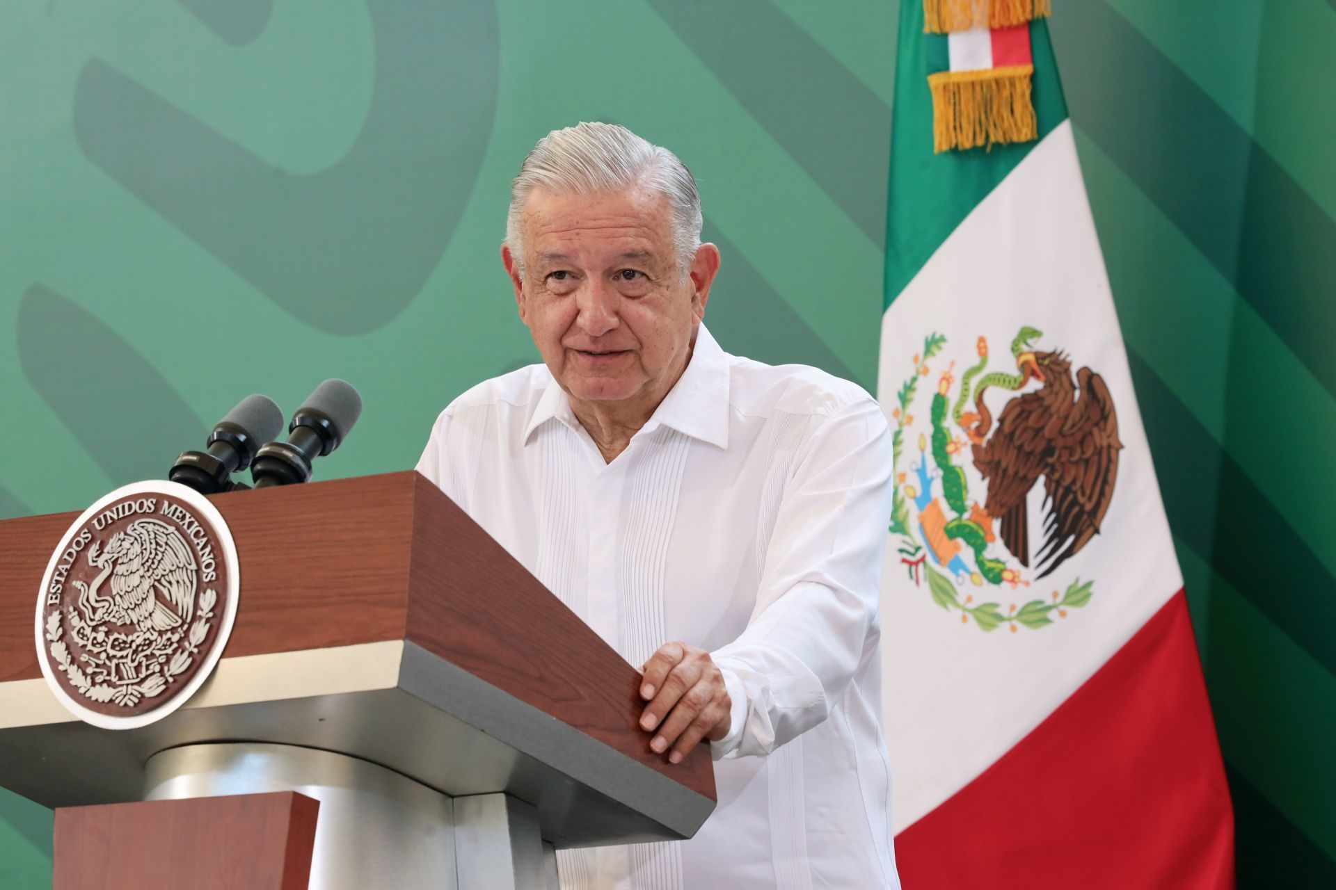AMLO suspende actividades tras salir positivo a COVID-19; es la tercera vez que contrae el virus