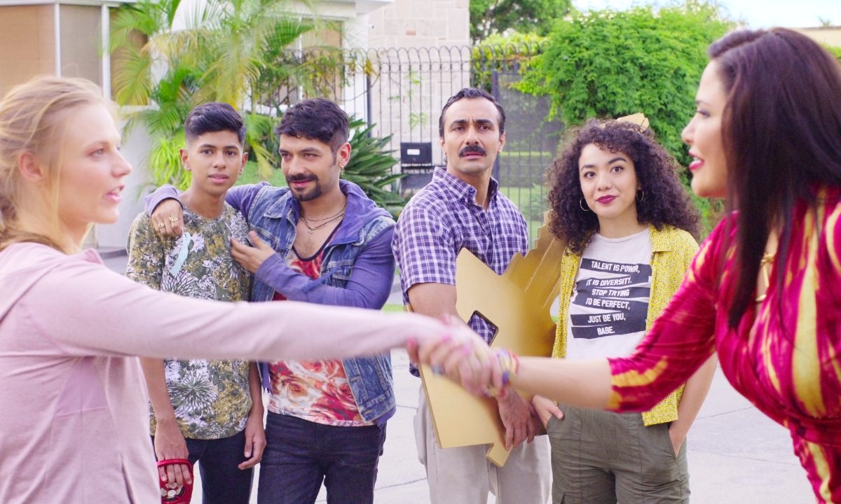 Todo sobre 'Guerra de Vecinos', la *comedia mexicana que la está rompiendo en Netflix*