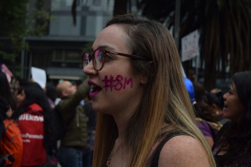 El cuidado es trabajo: mujeres luchan por hacer visible la labor no remunerada que realizan