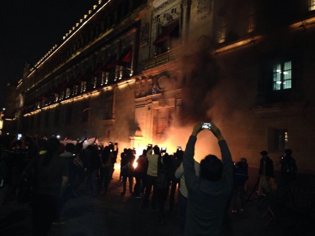 GDF entregará datos de quienes quemaron la Puerta de Palacio; no quedará impune: Rubido