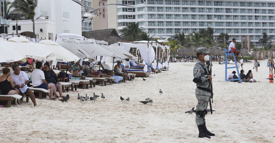 Fiscalía de Quintana Roo encuentra restos humanos en una playa de Cancún