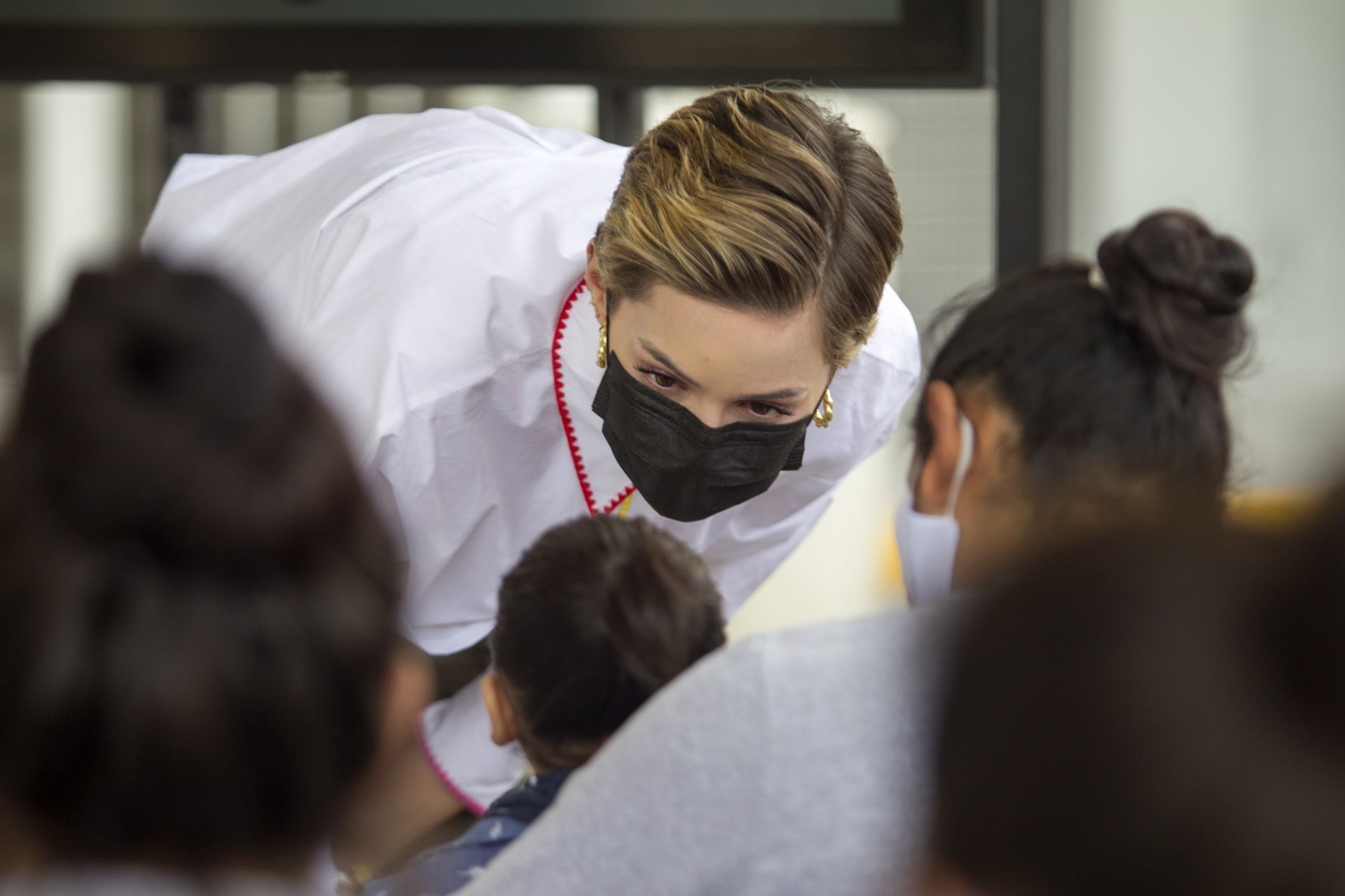 DIF investiga a Mariana Rodríguez y a Samuel García por adopción de bebé