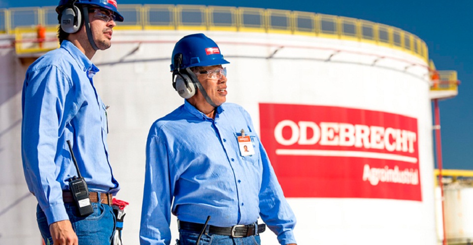 Ascienden a funcionario de Pemex que validó contratos a Odebrecht
