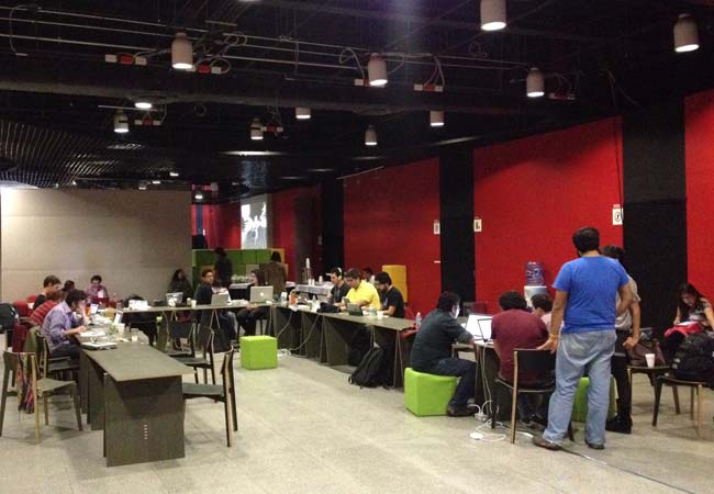 Organizan ‘hackatón’ a favor de migrantes