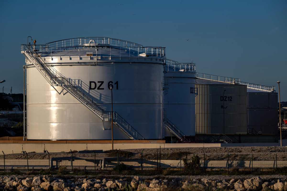 Almacenamiento petróleo precio alza