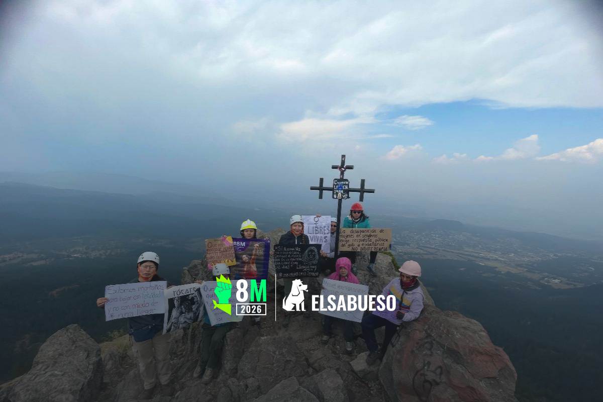 Mujeres senderistas ascienden a la cima del Ajusco para exigir que continúe la búsqueda de Ameli