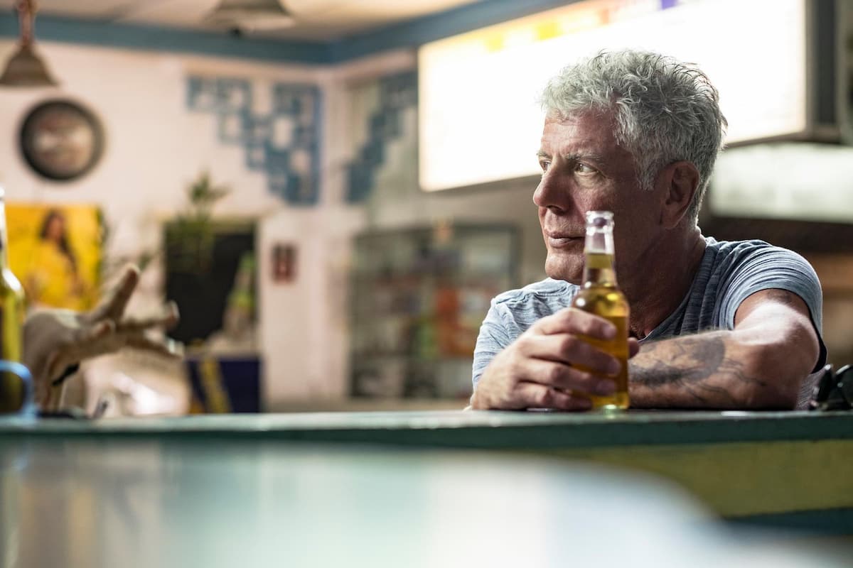 El remedio infalible para curar la “cruda” según Anthony Bourdain