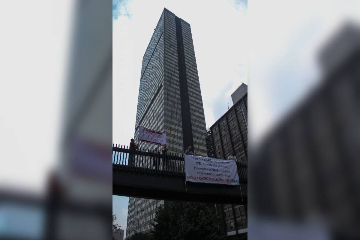 Anticorrupción ajusta seis montos de “pensiones doradas” a jubilados de Pemex; reduce cantidades