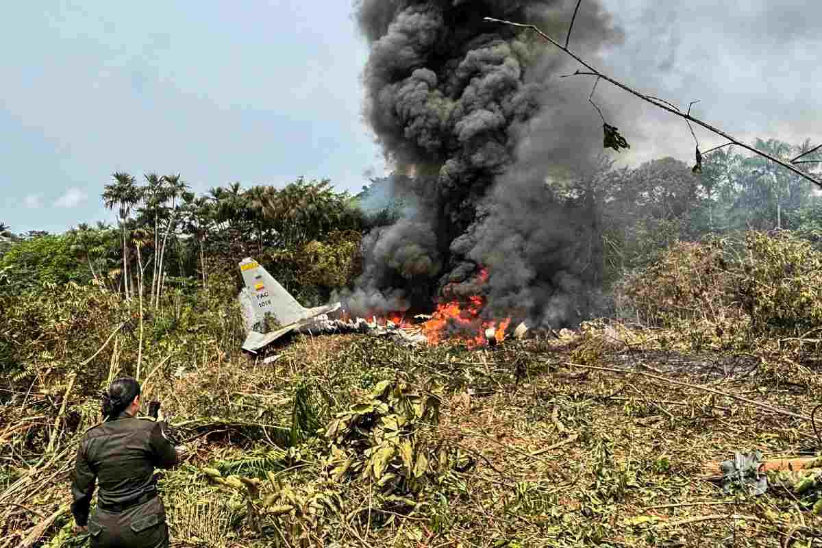 Avión militar colombia fuego estrellado