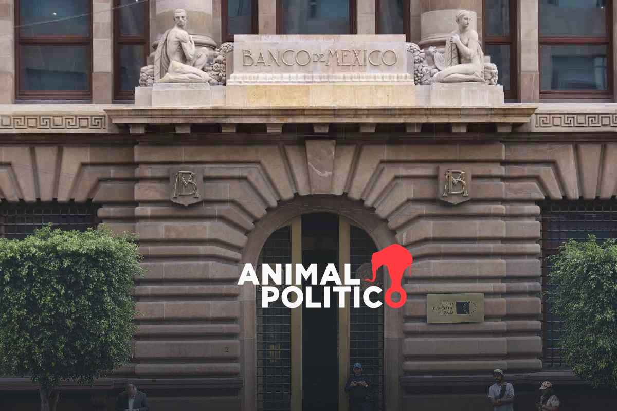 La moneda de plata y los billetes conmemorativos que el Banco de México lanzó por su centenario