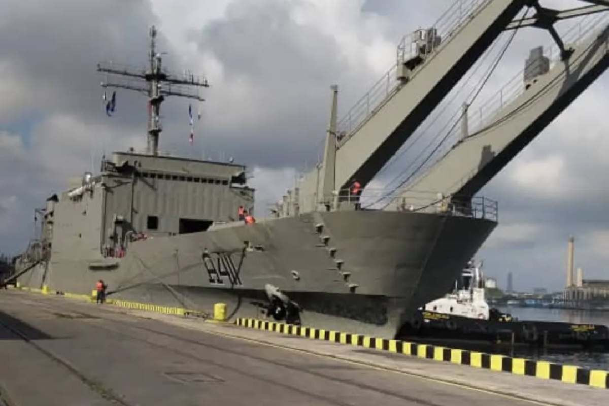 Barco ayuda humanitaria México