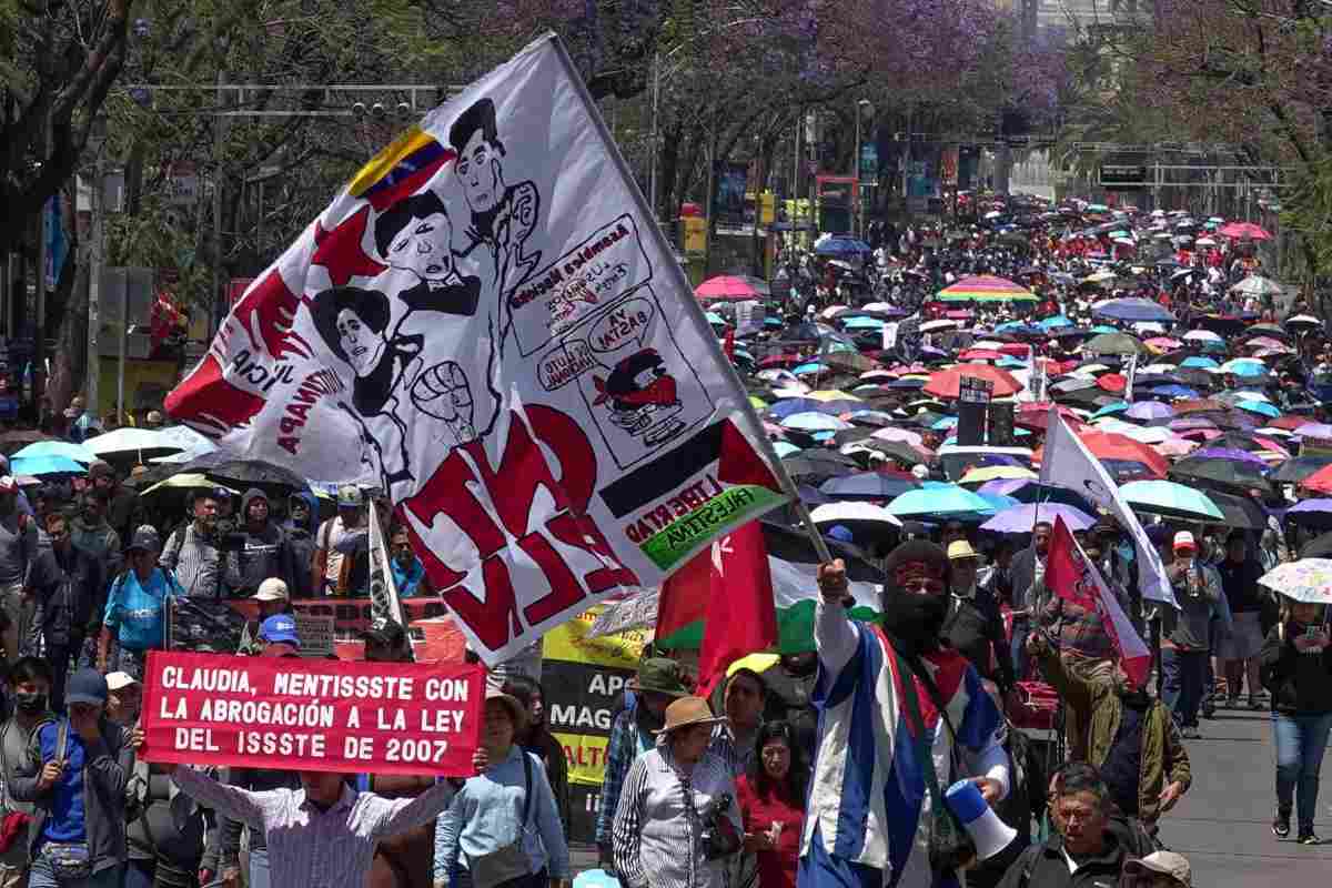 CNTE protesta en embajada de EU; rechaza acción de Trump sobre Venezuela, Cuba y Medio Oriente