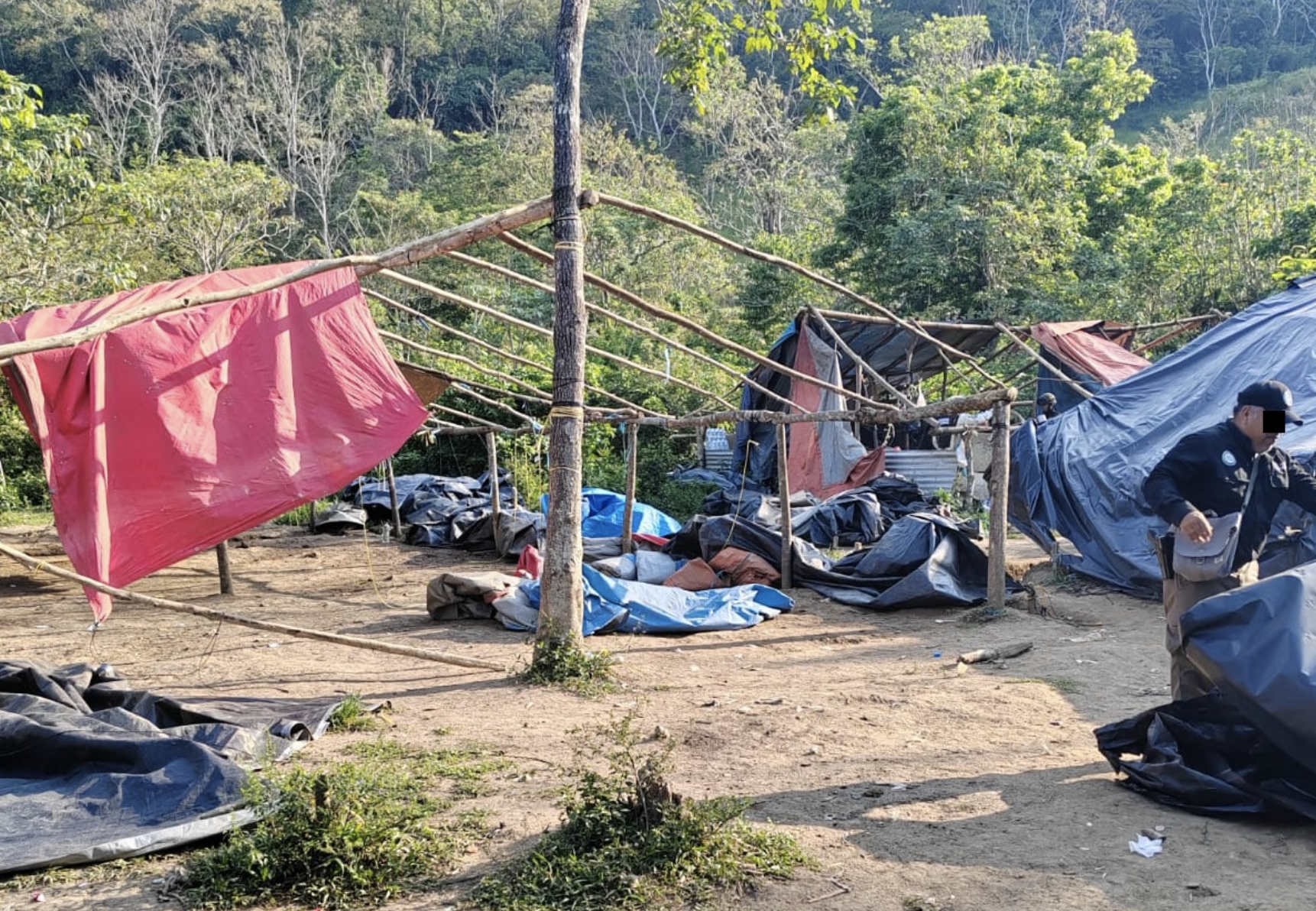 FGR decomisa campamento para tráfico de migrantes en Tecpatán, Chiapas; hay dos detenidos
