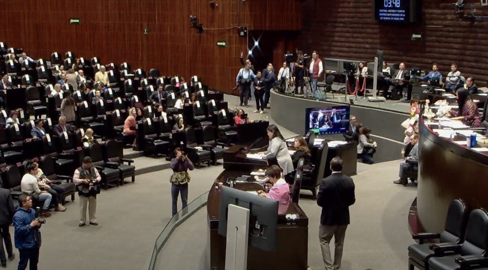 Morena aprueba reforma exprés para desaparecer al Insabi