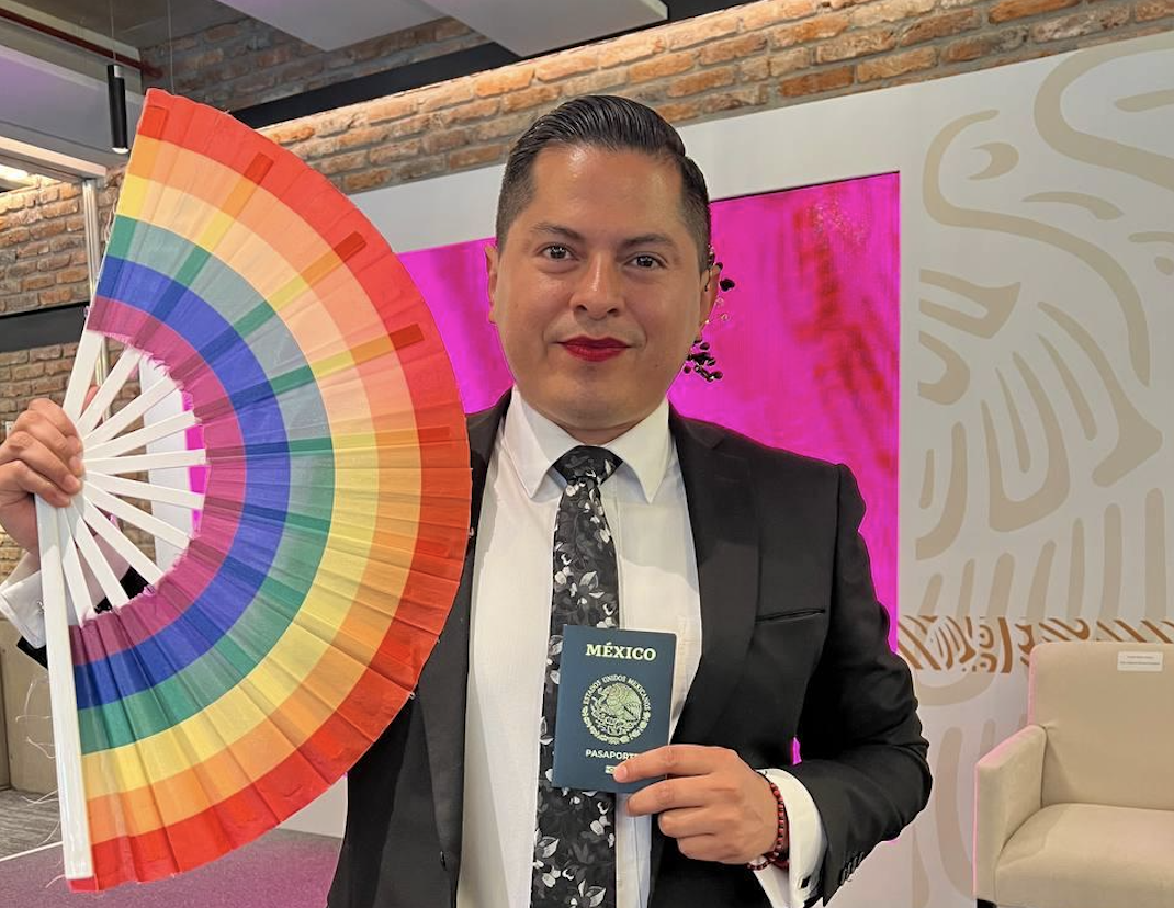En Edomex emiten el primer pasaporte no binario de México