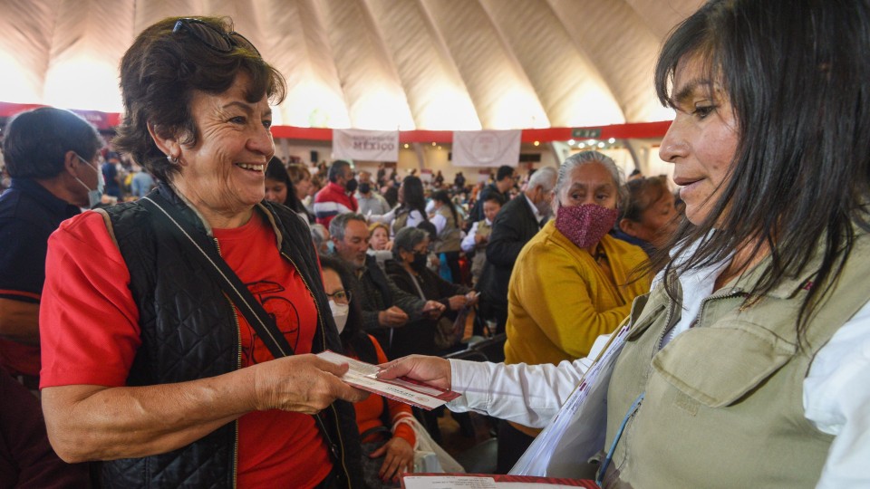 CDMX: Amplían plazo para cambiar tarjeta de pensión para adultos mayores; conoce fechas y requisitos