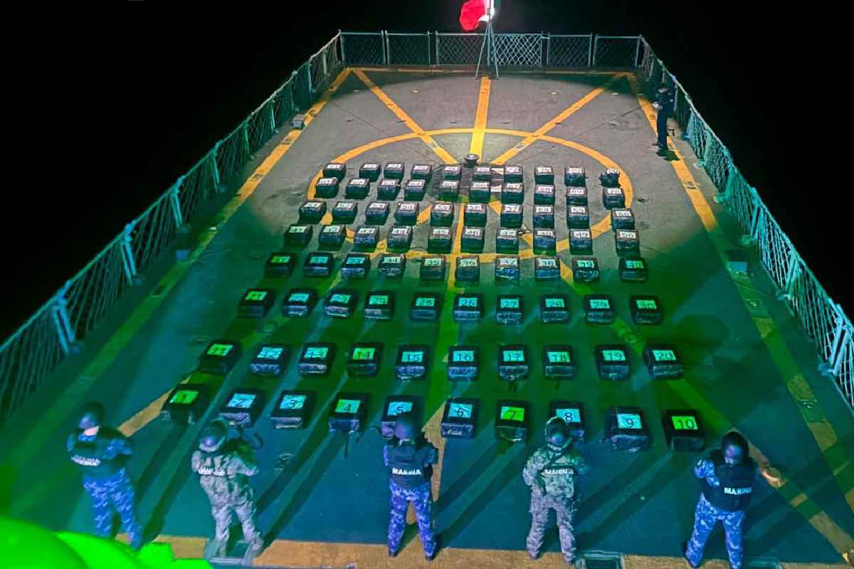 Cocaína asegurada frente a costas de Acapulco era de una facción del Cártel de Sinaloa: Harfuch