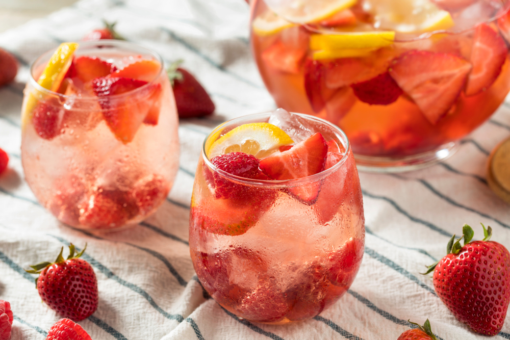 3 coctéles con vino blanco que no querrás dejar de preparar