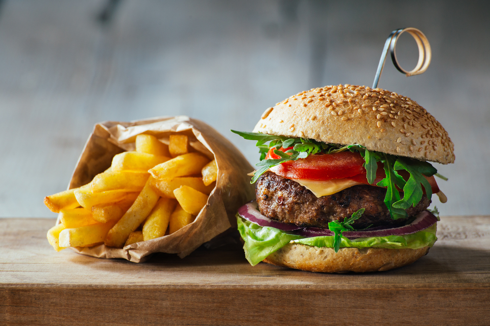 Cómo hacer carne para hamburguesas, casera pero digna de un restaurante