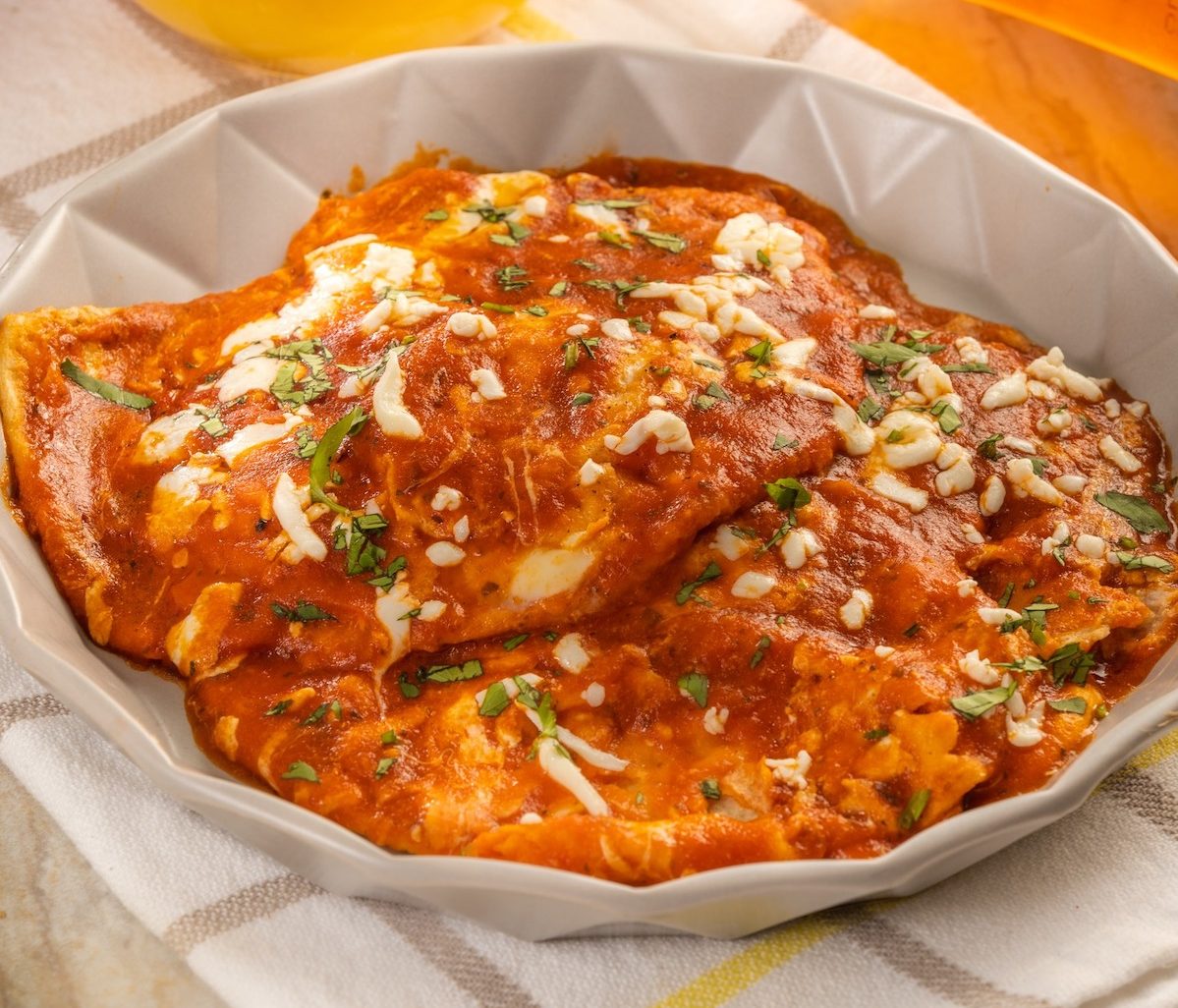 Cómo hacer Huevos Encobijados, una de las recetas mexicanas favoritas de Diana Kennedy 