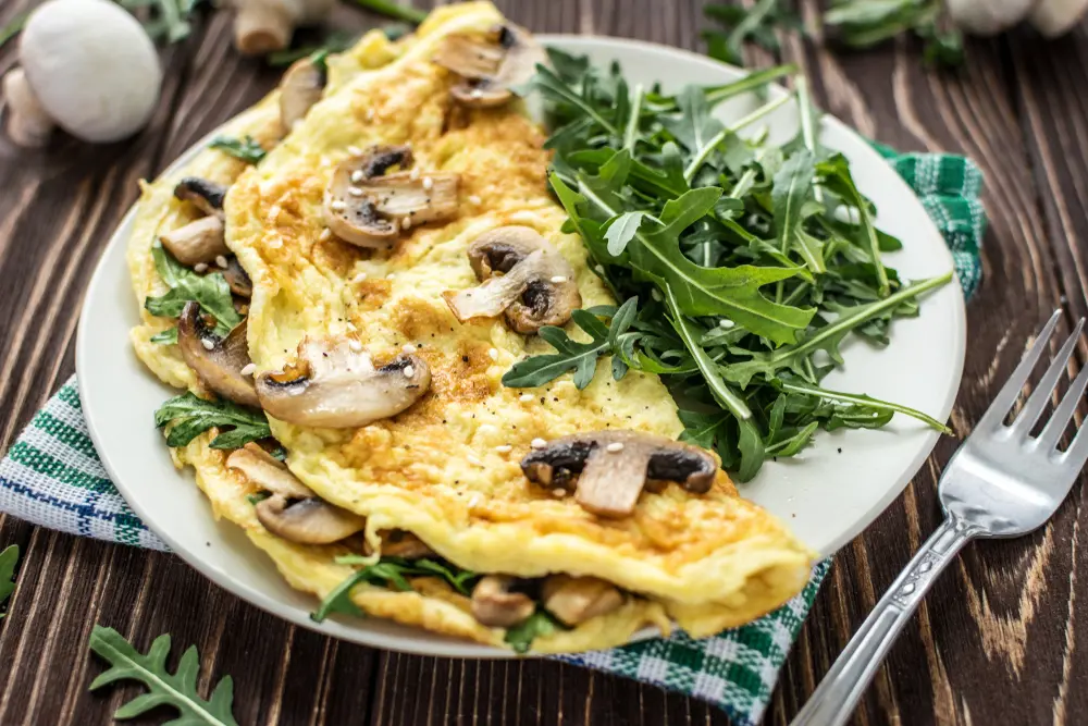 Cómo hacer un omelette rapidísimo: 3 recetas que te salvarán la mañana
