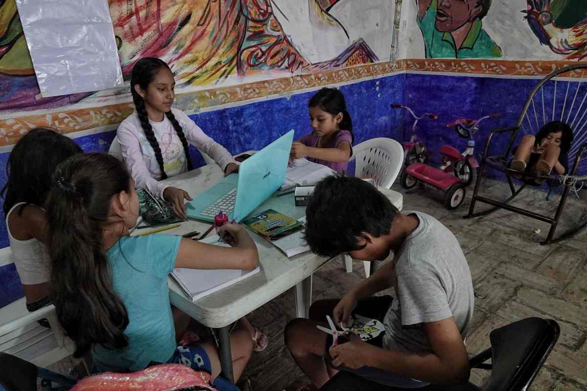Congreso de Michoacán aprueba regular uso de celulares y tabletas en escuelas durante las clases