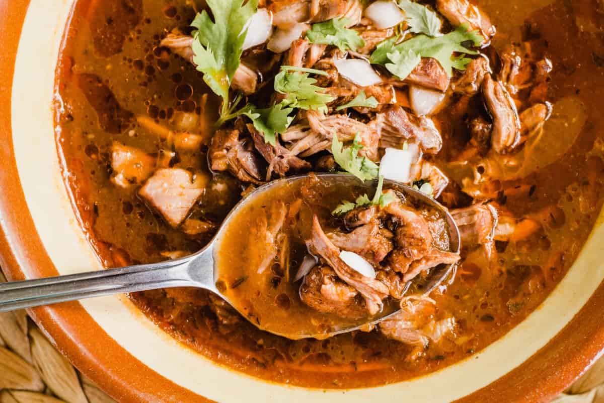 ¿Qué tal una birria de res o quesabirrias para la cruda?