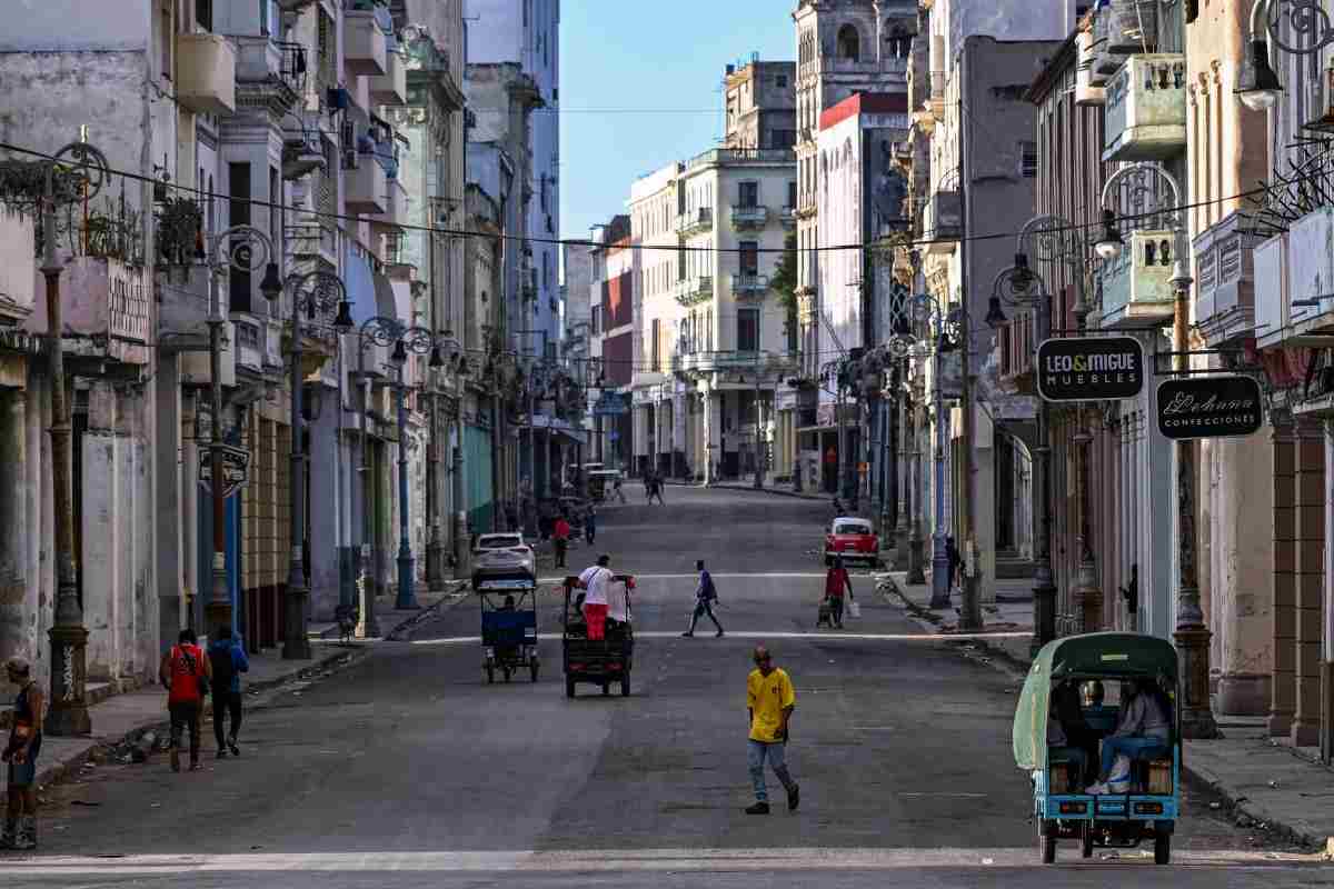Cuba se alista ante posible agresión militar de EU; vicecanciller reitera disposición para negociar
