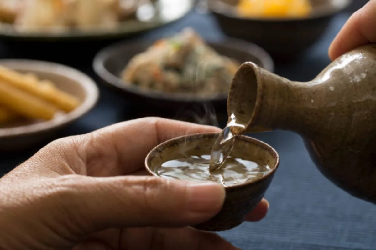 Sumérgete en la cultura japonesa: El sake, una bebida japonesa con todo un proceso lleno de tradición