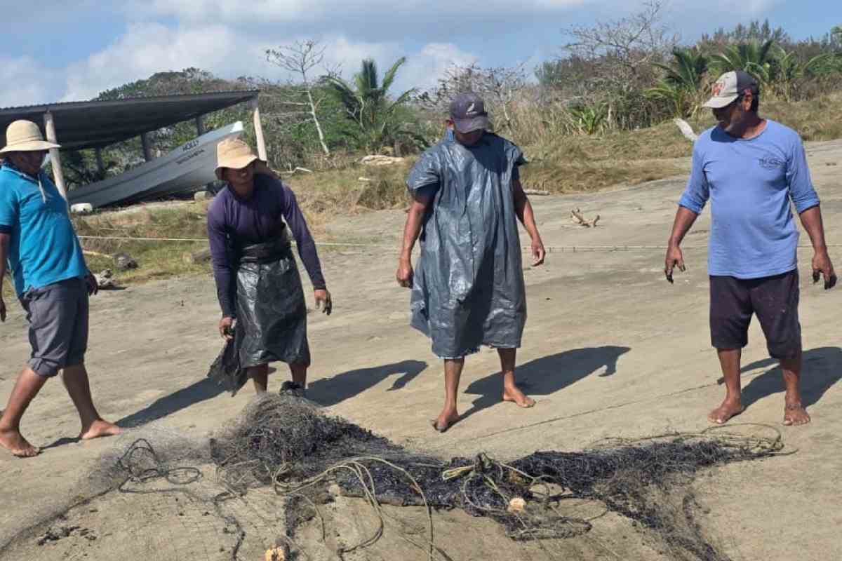 Derrame de hidrocarburos en Veracruz: al menos 39 comunidades afectadas; no se ha detectado el origen