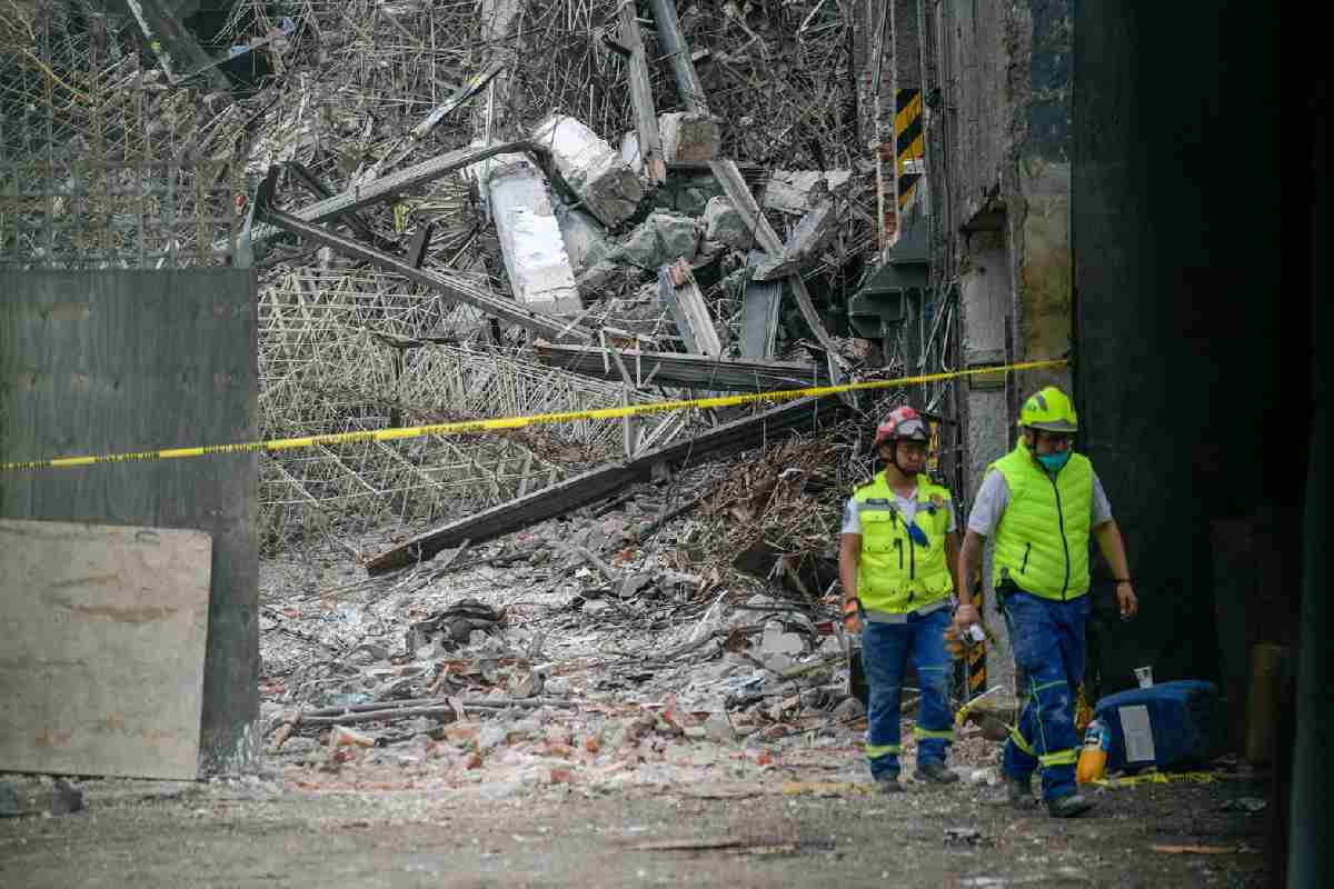 Derrumbe en edificio de San Antonio Abad deja tres trabajadores muertos