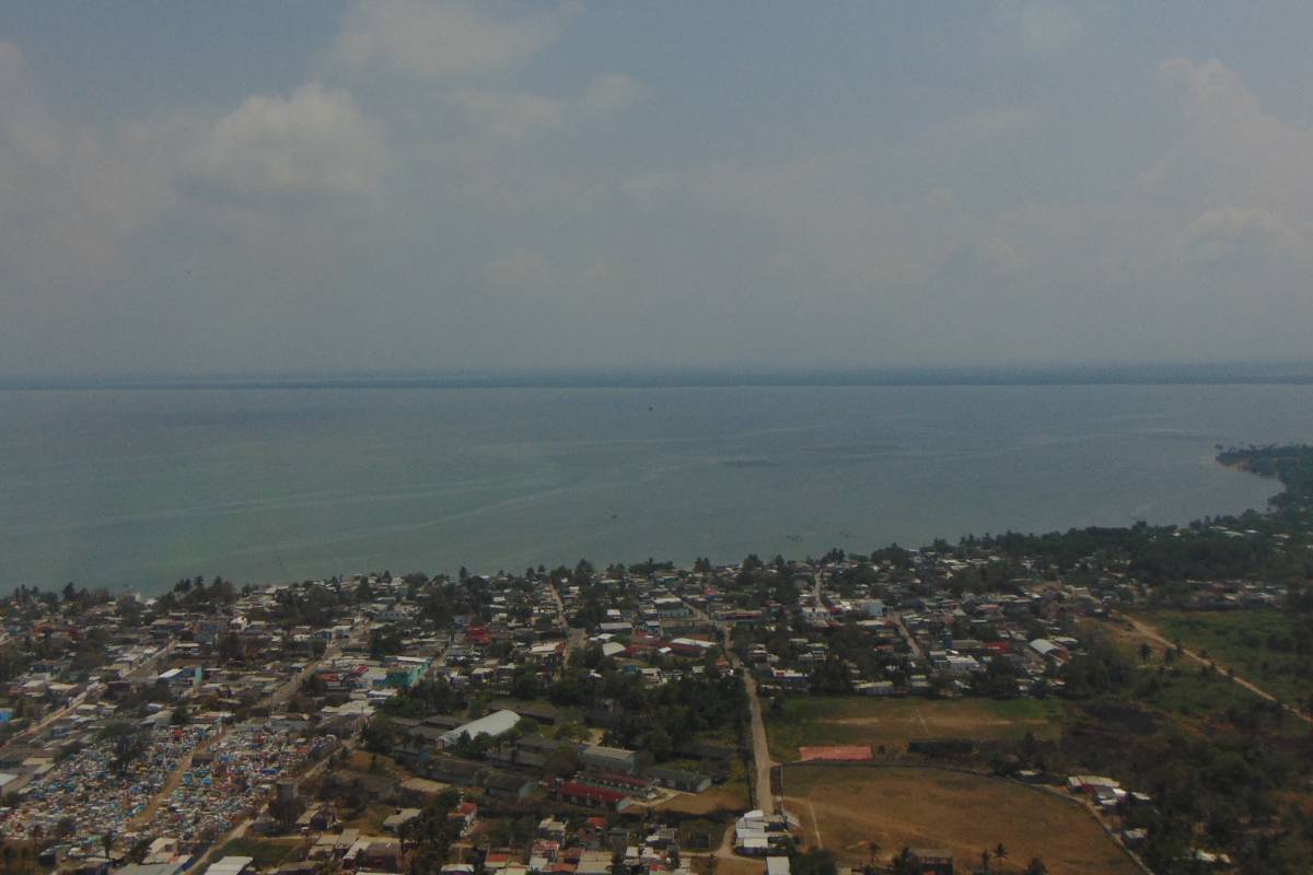 Desde el aire y a distancia, Pemex reporta un 95% de avance en limpieza de playas