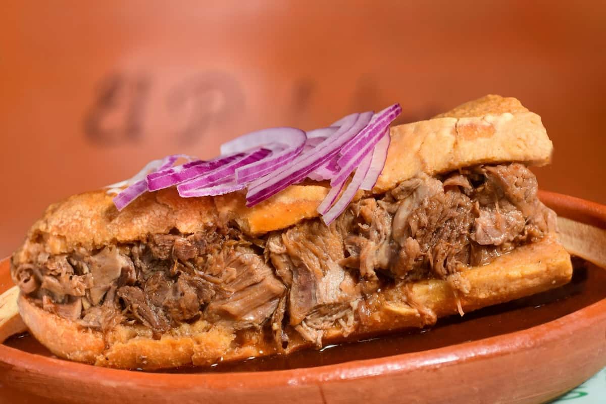 Sabor tapatío en las calles chilangas: dónde comer tortas ahogadas en CDMX