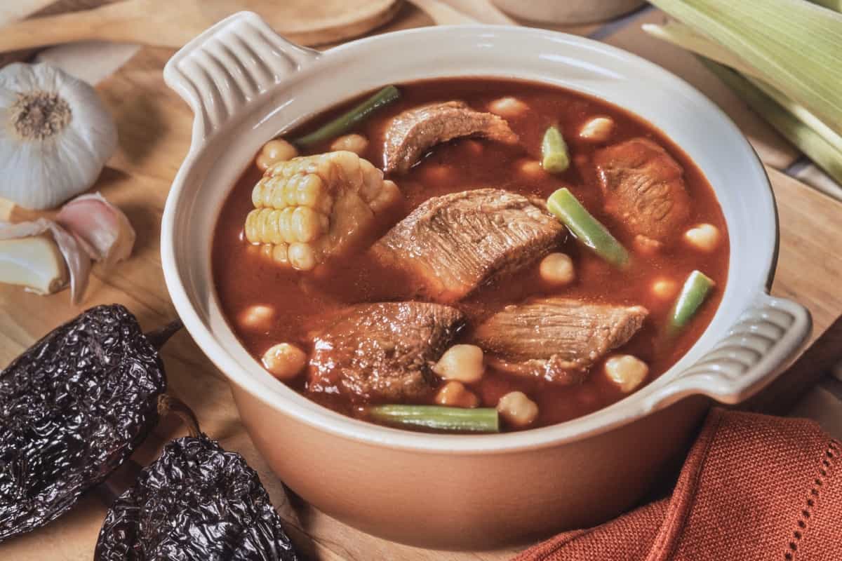 El mole de olla un alimento completo y súper rico