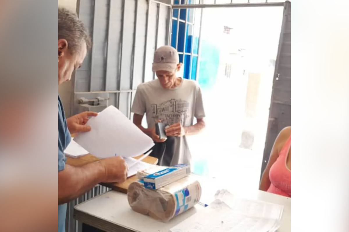 Entrega ayuda humanitaria México Cuba