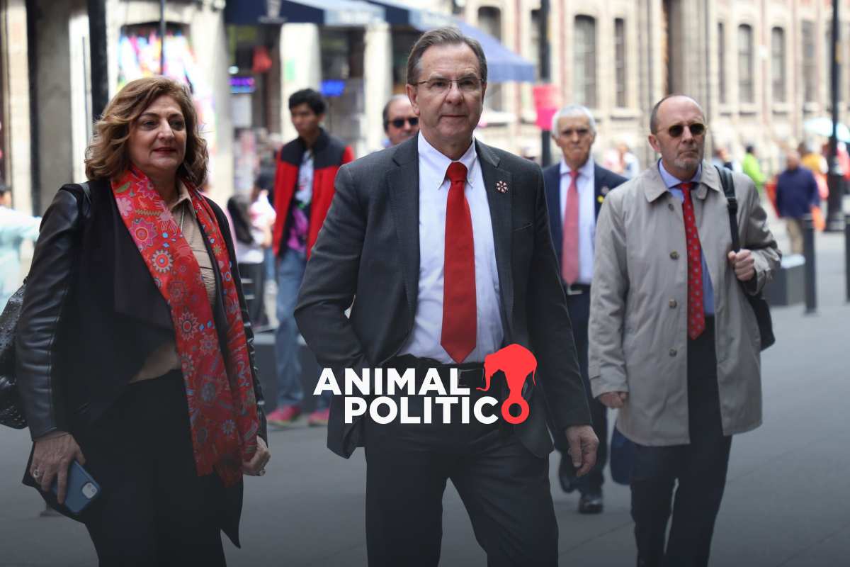 Esteban Moctezuma se mantiene al frente de la Embajada de México en EU; dice que seguirá en el cargo