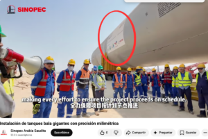 El Sabueso identificó que la etiqueta con el nombre de algunas empresas revela que el objeto cilíndrico en realidad es un tanque que almacena petróleo, no un arma explosiva.