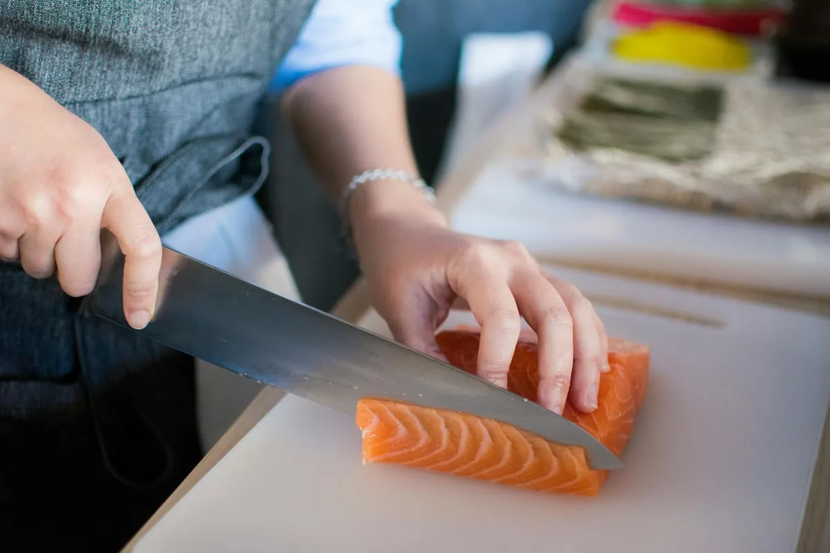 Cómo eliminar el olor de pescado en la cocina