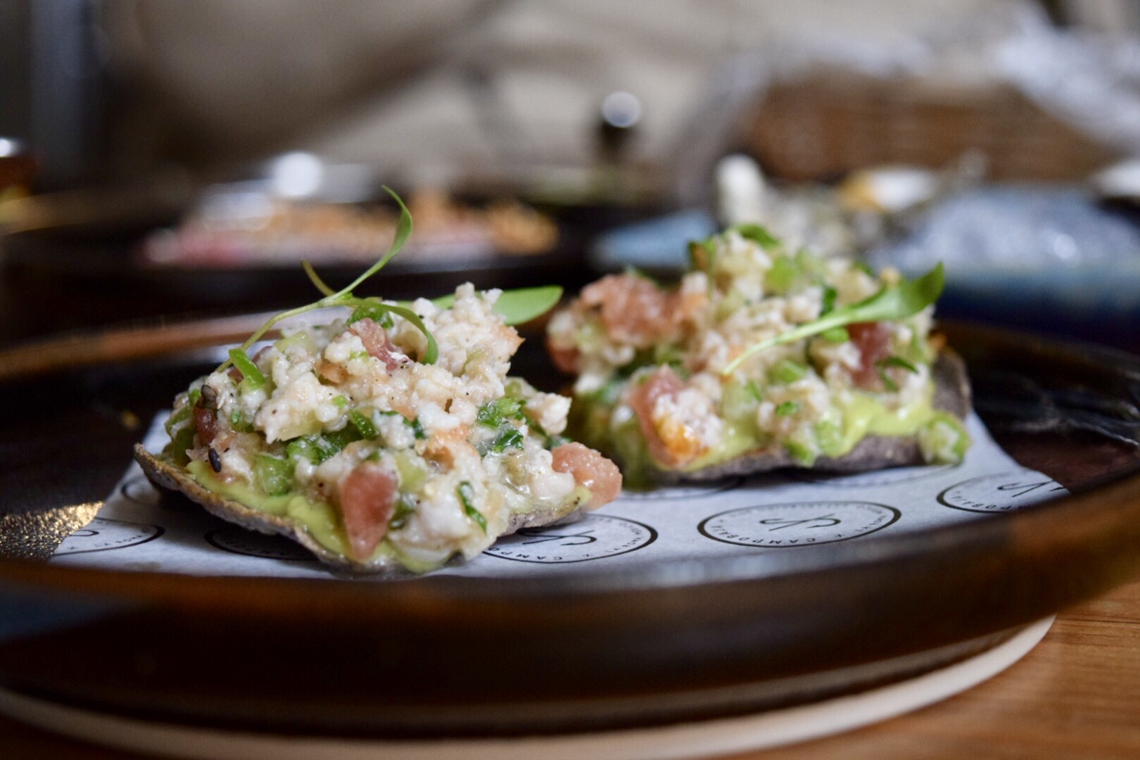 Receta: tostaditas de trucha con alioli de ajo y oliva