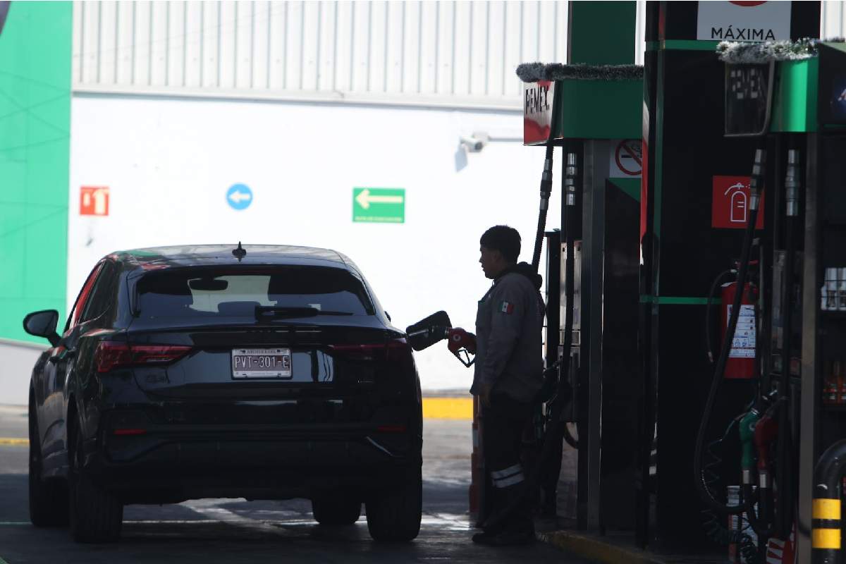 Hacienda reactiva subsidio a gasolinas ante conflicto en Medio Oriente y alza del petróleo 