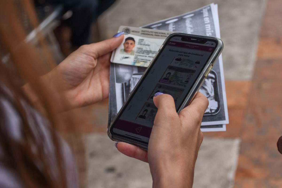 INE aprueba cambios en credencial de elector: incorpora género no binario y autoadscripción indígena