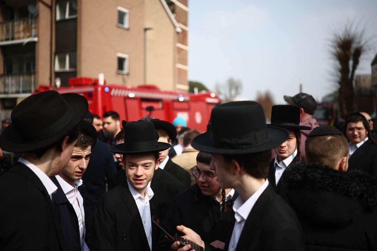 Judíos evacuados incendio provocado ambulancias