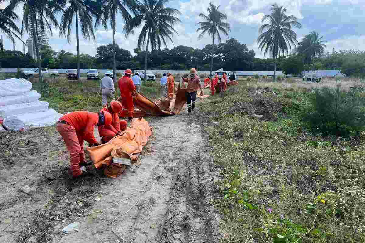 Pemex avanza en limpieza de derrame en Dos Bocas