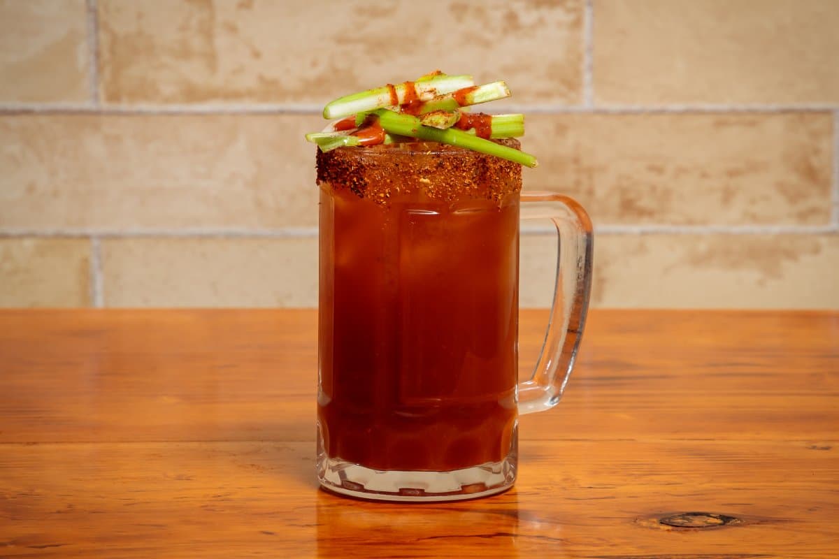 Micheladas con jugo de tomate para el calor o la 'cruda' dominguera