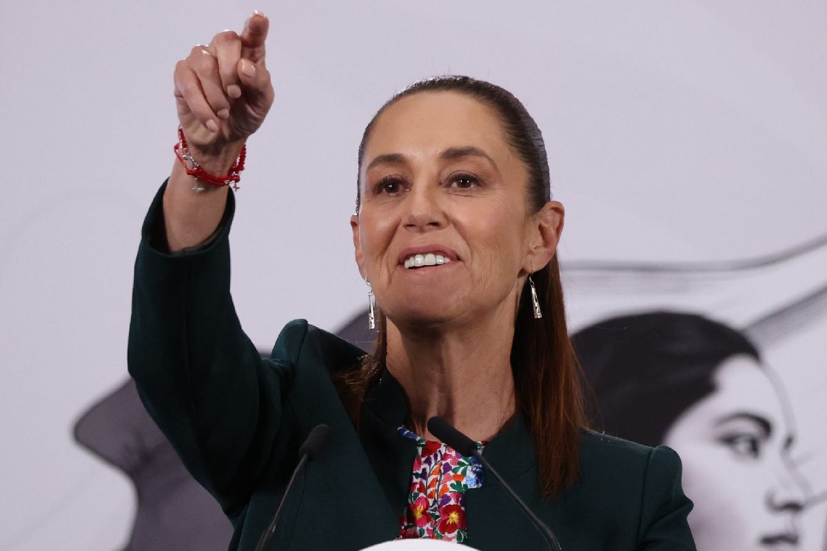 Monreal defiende campaña de Sheinbaum en revocación de mandato; PAN acusa “mordaza moderna”